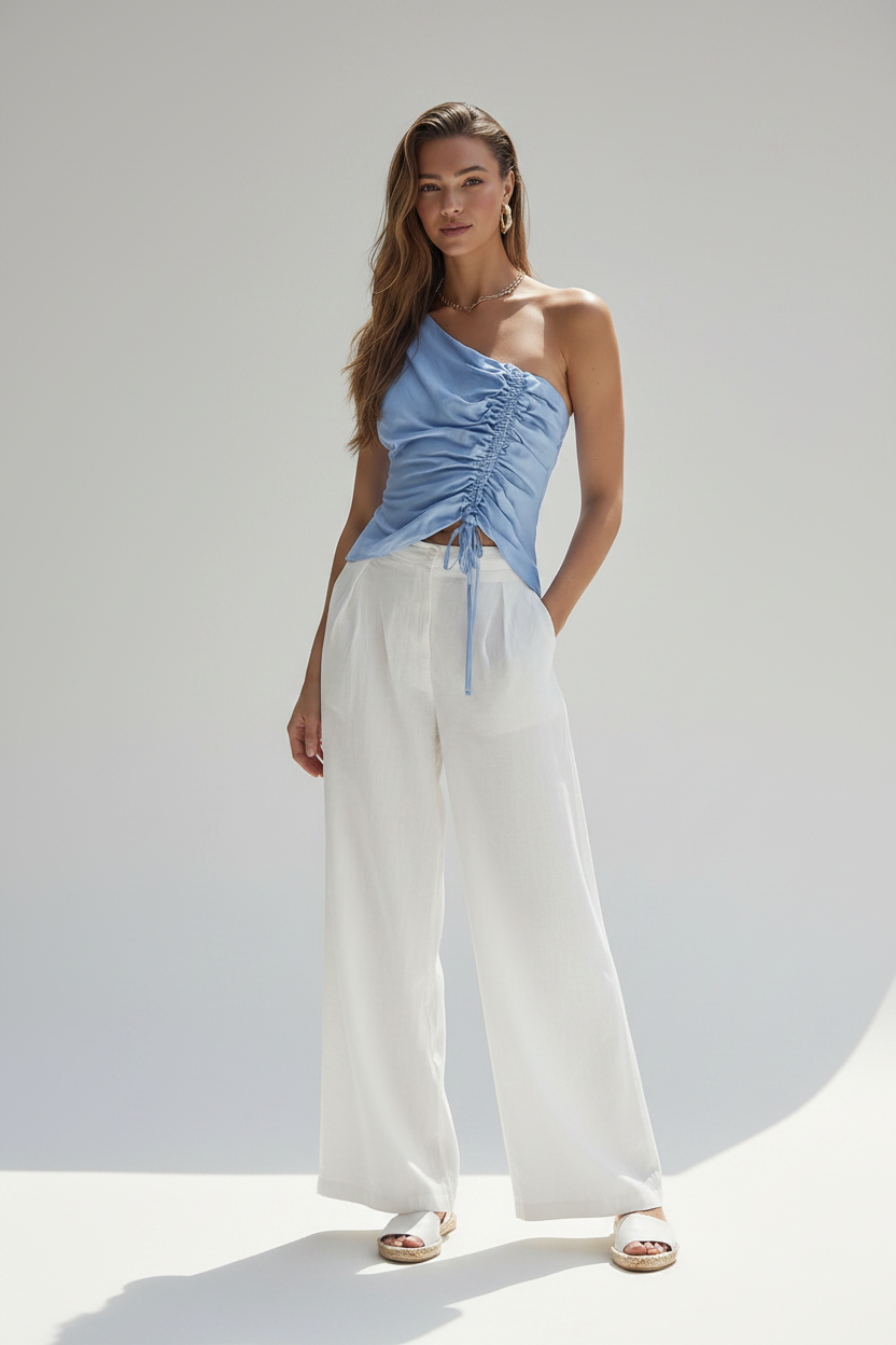 Blusa Camila - Top Satinado Azul de un Hombro con Fruncido